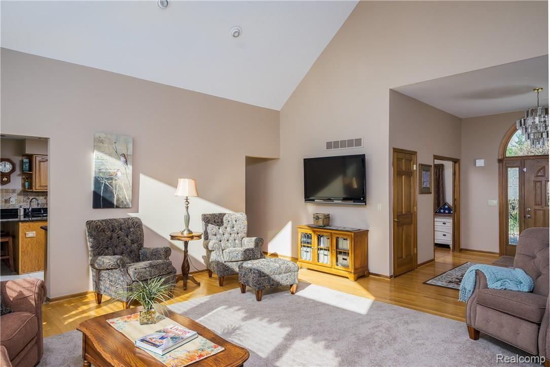 3270 Hixon Road Rochester, MI 48306 - Photo 6 of 34 5.jpg