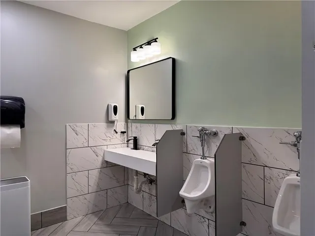 a view of a tennis court