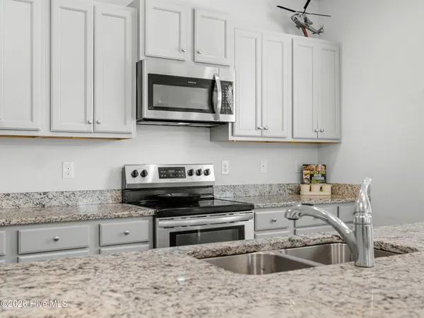 $2,250 | 206 J J Belton Court, Sneads Ferry, NC 28460