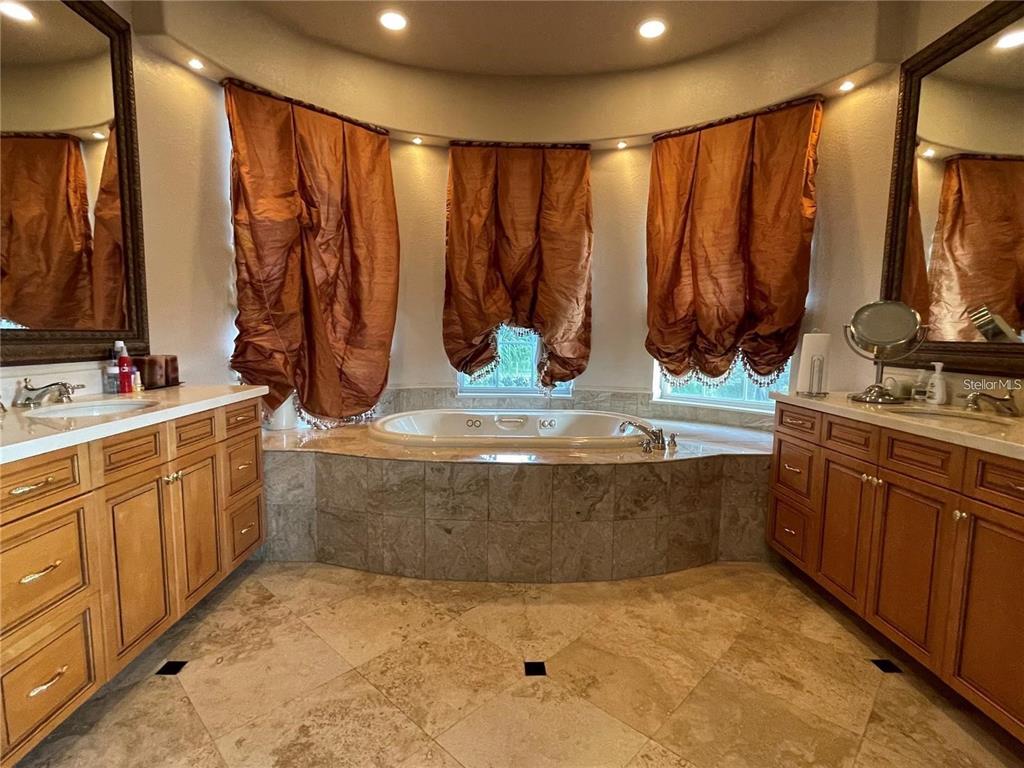 13161 Lake Butler Boulevard Windermere, FL 34786 - Photo 14 of 30 a bathroom with a tub sink and mirror
