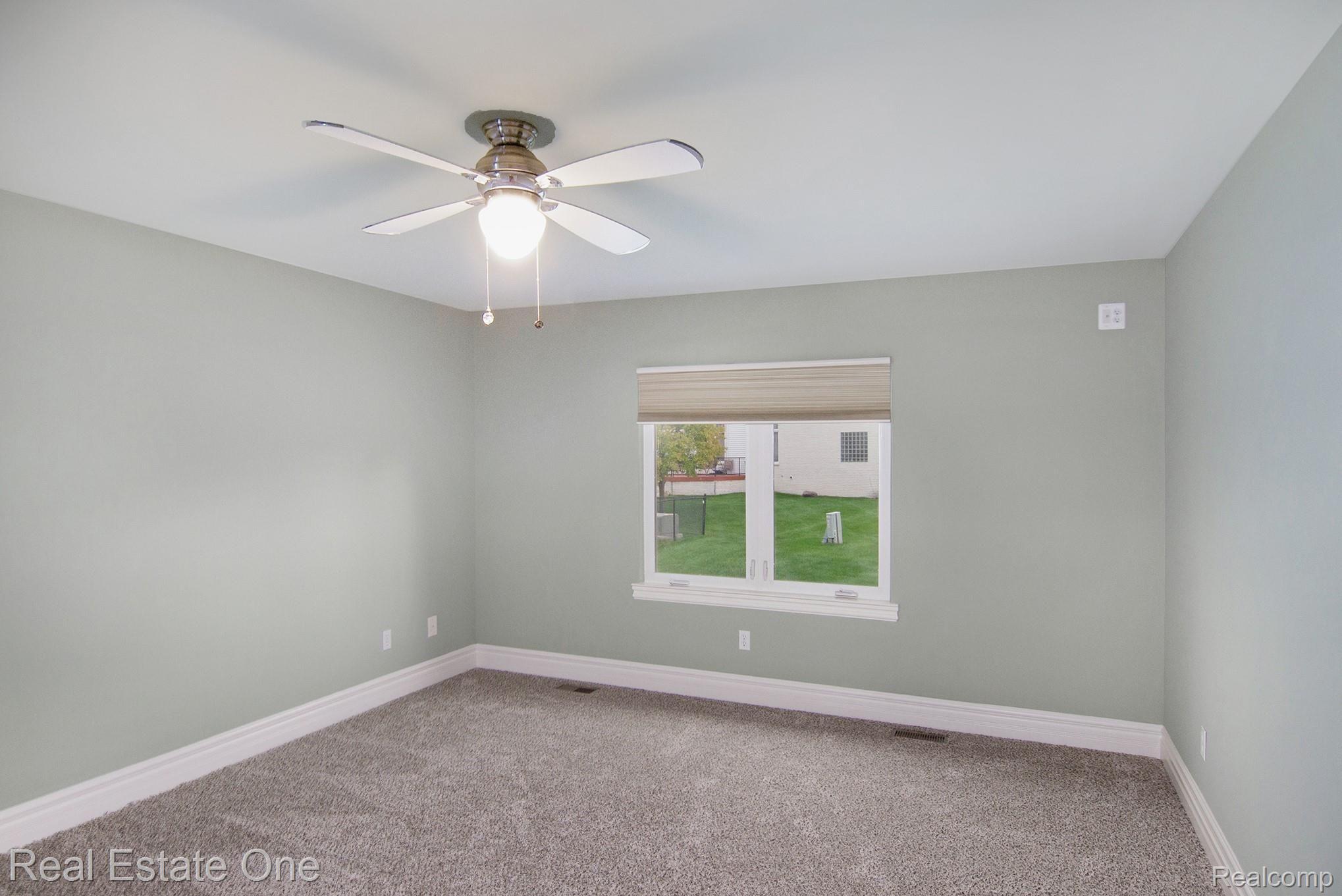 51900 Baker Road New Baltimore, MI 48047 - Photo 18 of 26 IMG_0828.jpg