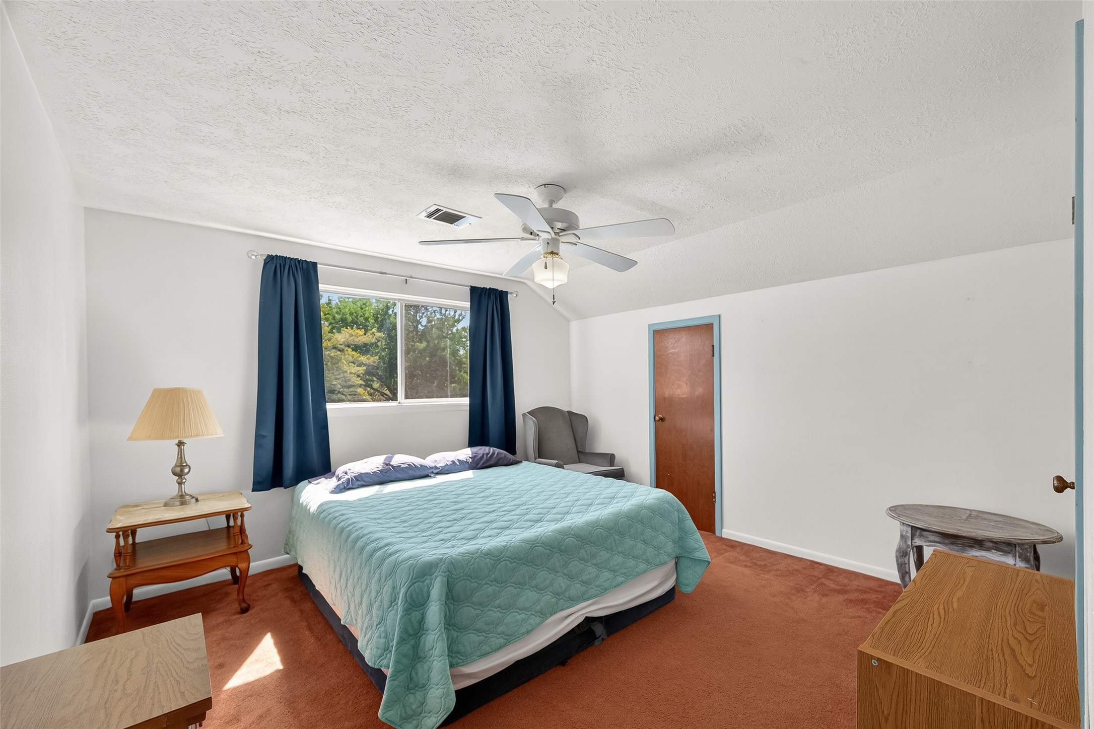 4802 Mistletoe Road Pasadena, TX 77505 - Photo 28 of 41 a bedroom with a large bed and a window