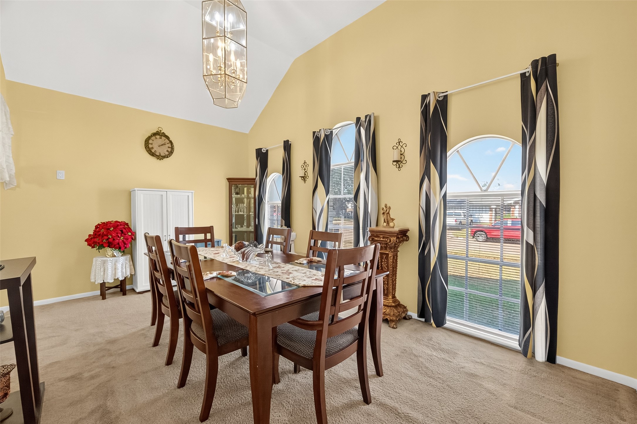 4802 Mistletoe Road Pasadena, TX 77505 - Photo 9 of 41 a dining room with furniture and window