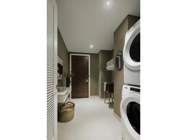 $6,495,000 | 212 West 72nd Street, Unit 9H | Upper West Side