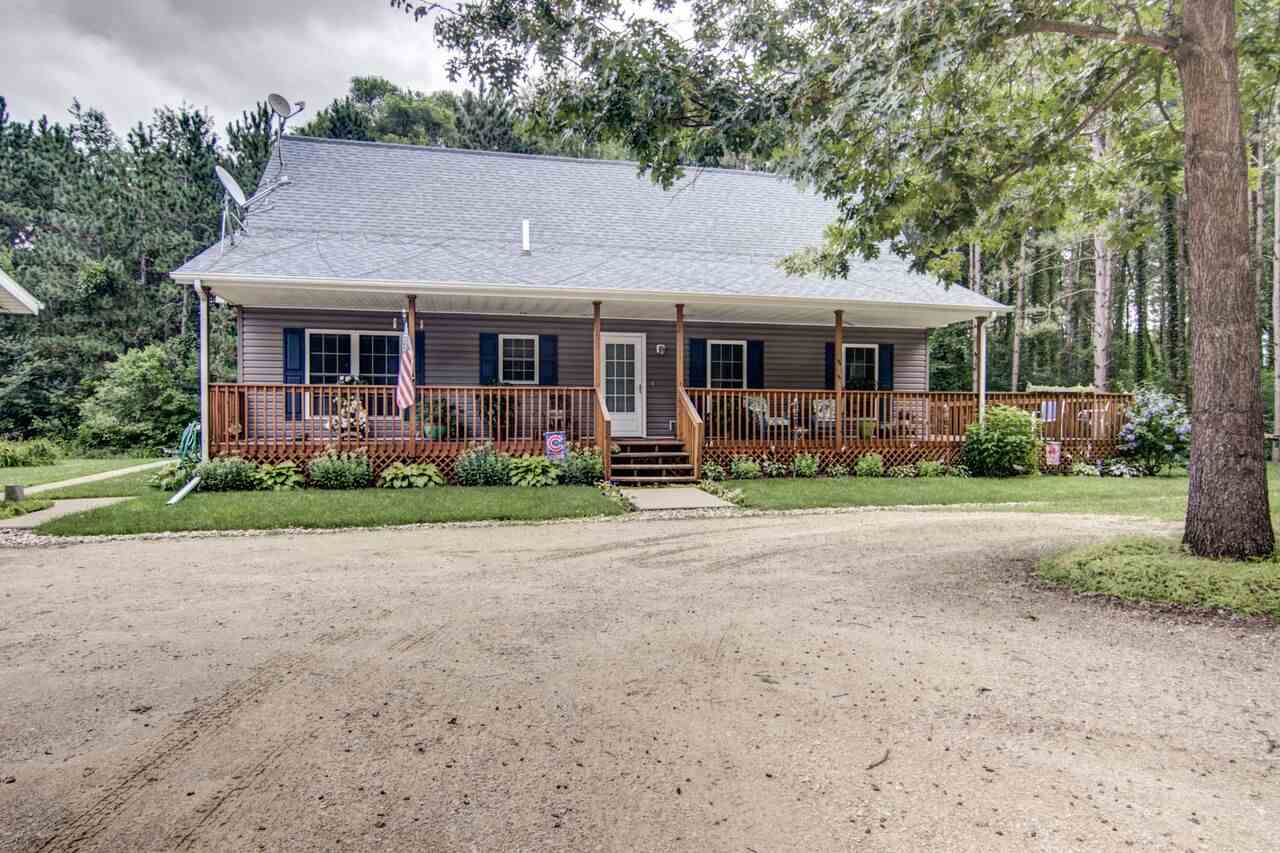 15813 Prairie Road South Beloit, IL 61080 - Photo 4 of 22 front view of a house with a yard