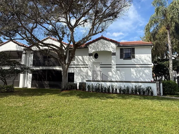 $2,600 | 402 Southwest 158th Terrace, Unit 201, Pembroke Pines, FL 33027