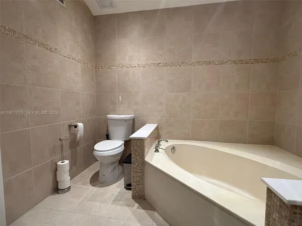 $2,600 | 402 Southwest 158th Terrace, Unit 201, Pembroke Pines, FL 33027