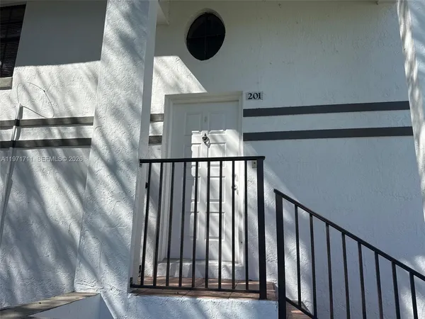 $2,600 | 402 Southwest 158th Terrace, Unit 201, Pembroke Pines, FL 33027