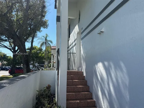 $2,600 | 402 Southwest 158th Terrace, Unit 201, Pembroke Pines, FL 33027