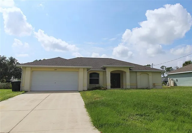 a front view of house with yard and entertaining space