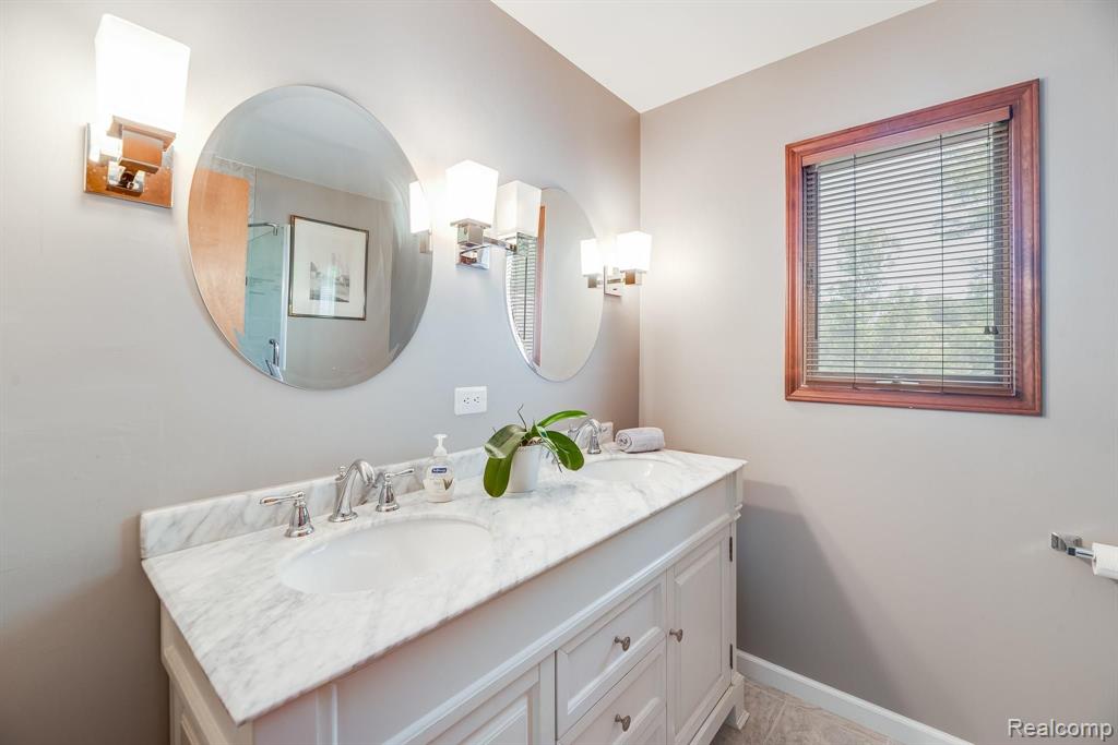 2373 Norton Road Rochester Hills, MI 48307 - Photo 18 of 36