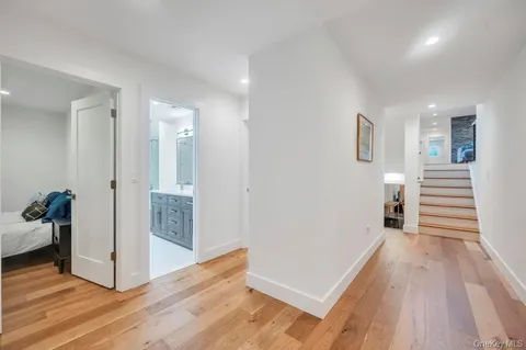 $1,599,999 | 9 Brothers Court, Dix Hills, NY 11746