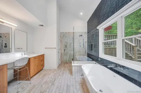 $1,599,999 | 9 Brothers Court, Dix Hills, NY 11746