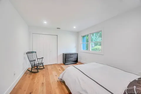 $1,599,999 | 9 Brothers Court, Dix Hills, NY 11746