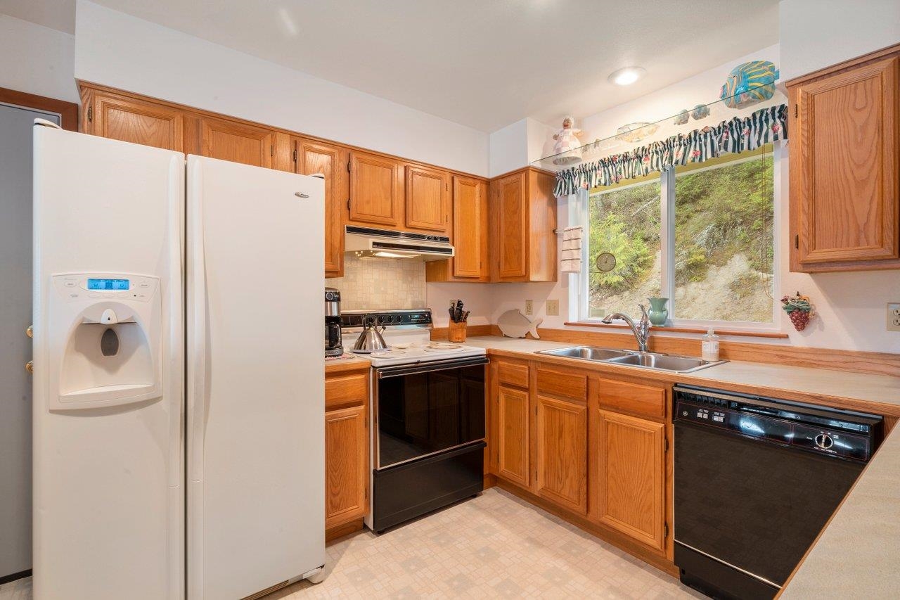 46247 Larson Beach Road Loon Lake, WA 99148 - Photo 7 of 25