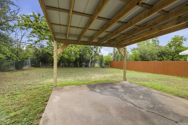 $2,100 | 801 Manor Drive, Unit B, Kerrville, TX 78028