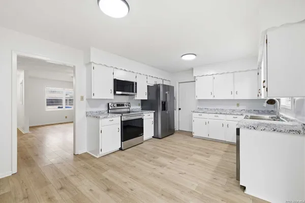 $2,100 | 801 Manor Drive, Unit B, Kerrville, TX 78028