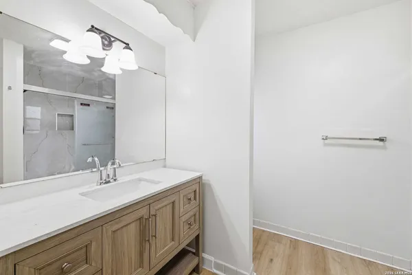 $2,100 | 801 Manor Drive, Unit B, Kerrville, TX 78028