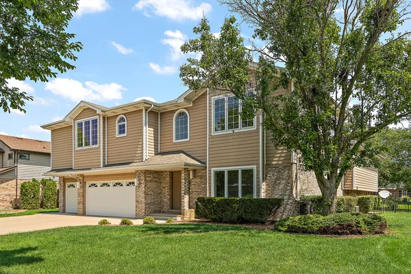 $582,000 | 19525 Fiona Avenue, Mokena, IL 60448
