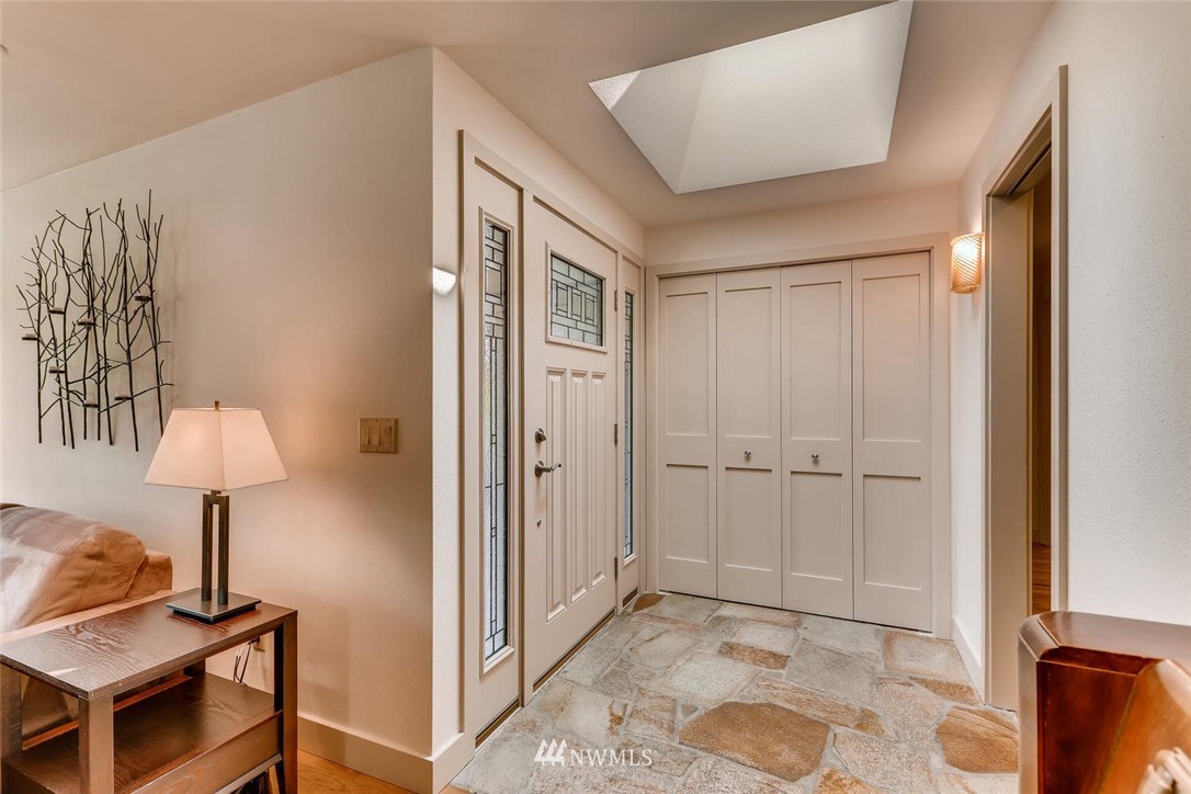 13837 Southeast 142nd Street Renton, WA 98059 - Photo 5 of 25