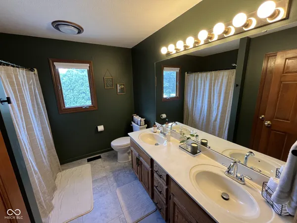 $549,900 | 7020 Oakbay Drive, Noblesville, IN 46062