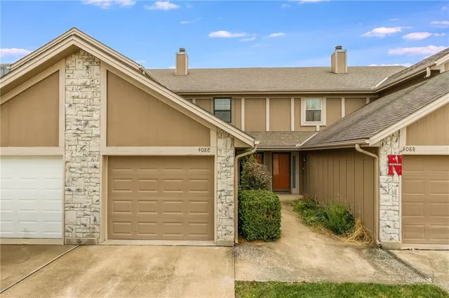 $185,000 | 408 Northeast 6th Street, Unit C, Blue Springs, MO 64014