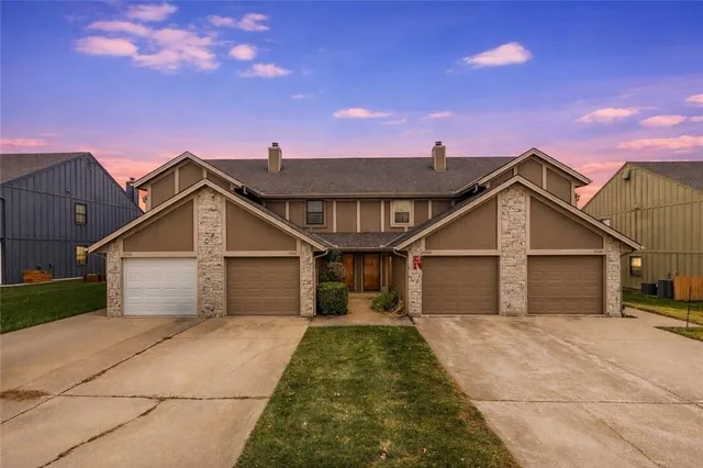 $185,000 | 408 Northeast 6th Street, Unit C, Blue Springs, MO 64014