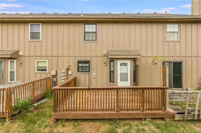 $185,000 | 408 Northeast 6th Street, Unit C, Blue Springs, MO 64014