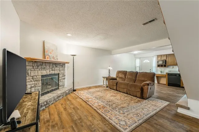 $185,000 | 408 Northeast 6th Street, Unit C, Blue Springs, MO 64014