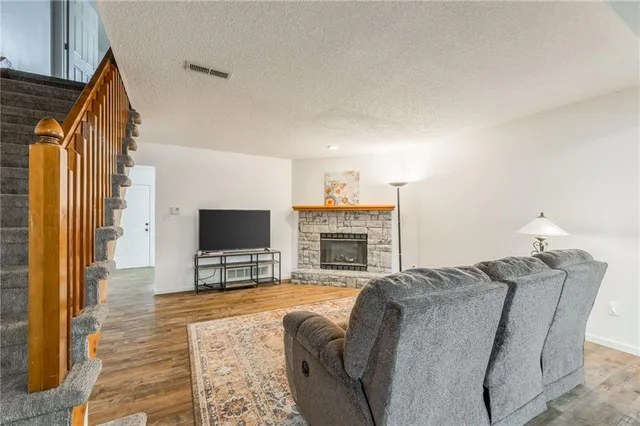 $185,000 | 408 Northeast 6th Street, Unit C, Blue Springs, MO 64014