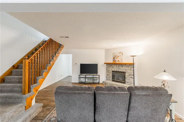 $185,000 | 408 Northeast 6th Street, Unit C, Blue Springs, MO 64014