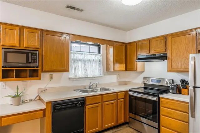 $185,000 | 408 Northeast 6th Street, Unit C, Blue Springs, MO 64014