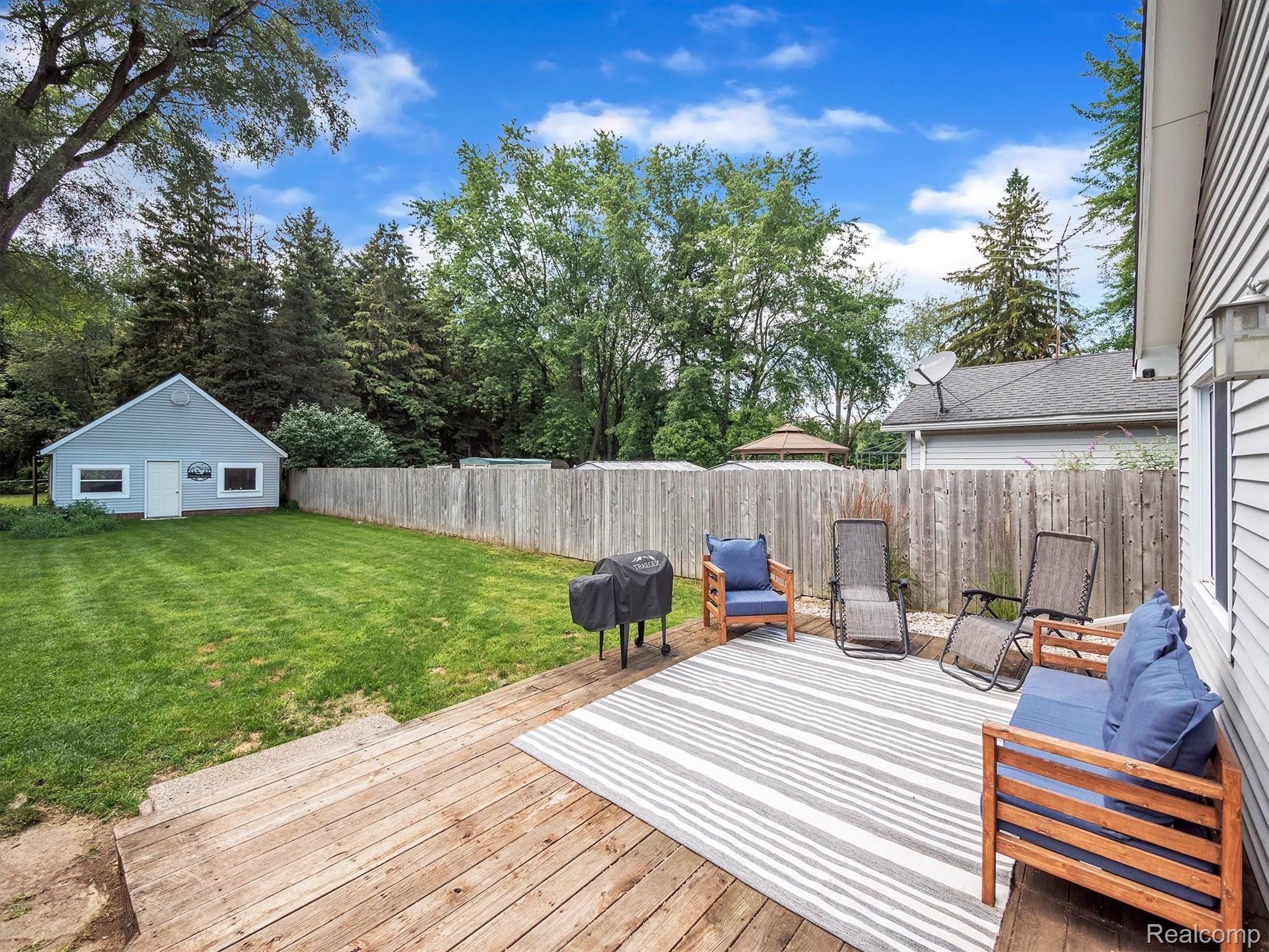 1277 Merry Road Waterford, MI 48328 - Photo 27 of 37 Back deck overlooking large lot