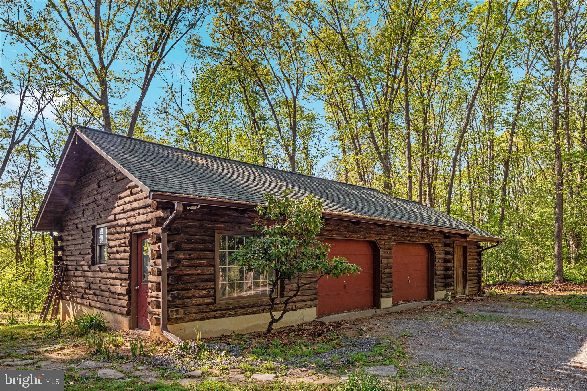 Detached Garage