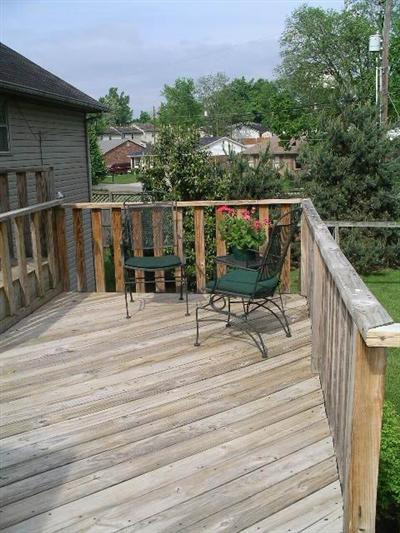 127 Ridge Road Versailles, KY 40383 - Photo 26 of 55 2nd level of deck