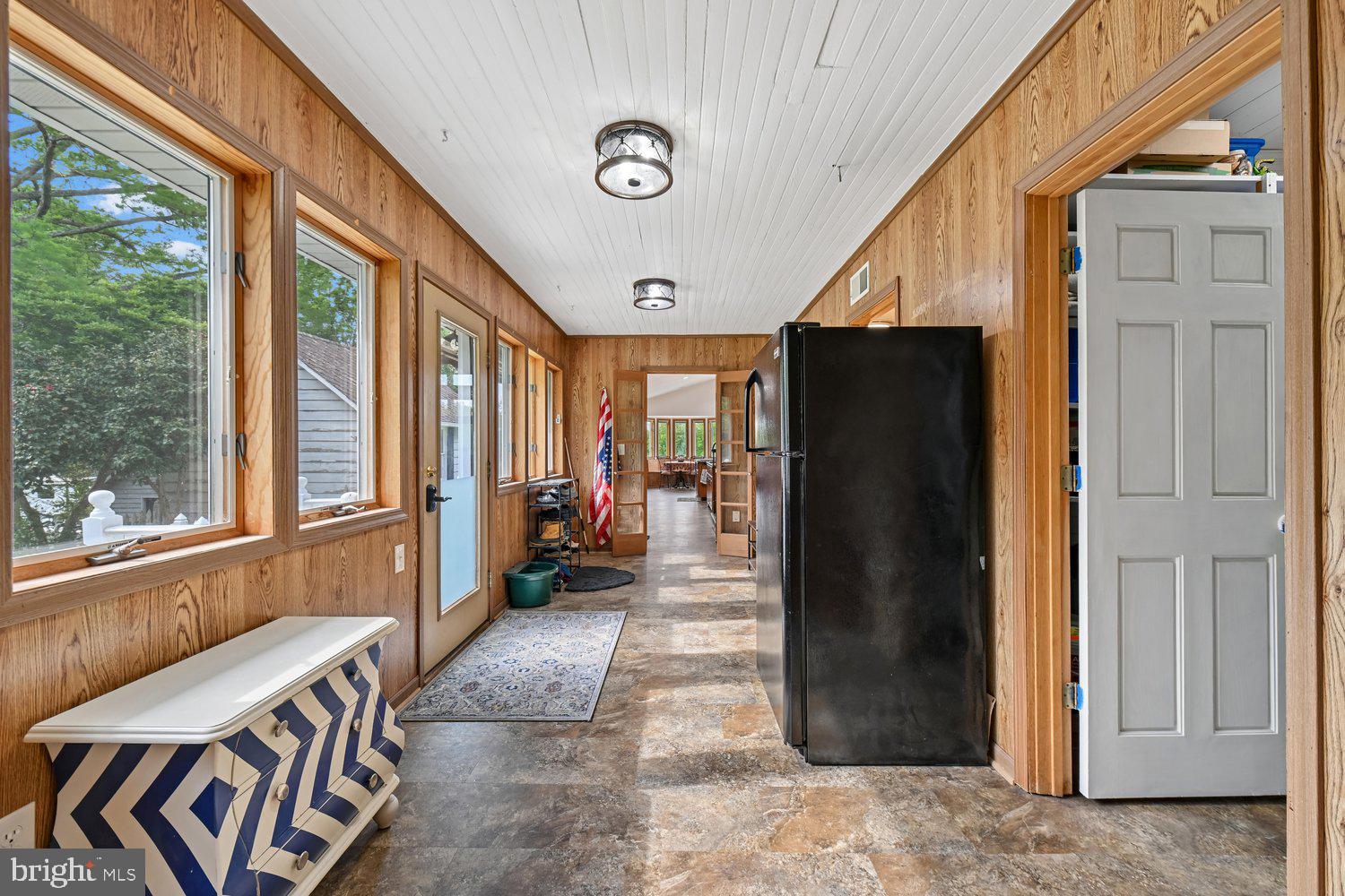 17401 Milltown Landing Road Brandywine, MD 20613 - Photo 30 of 96 Bright and inviting hallway with natural light.