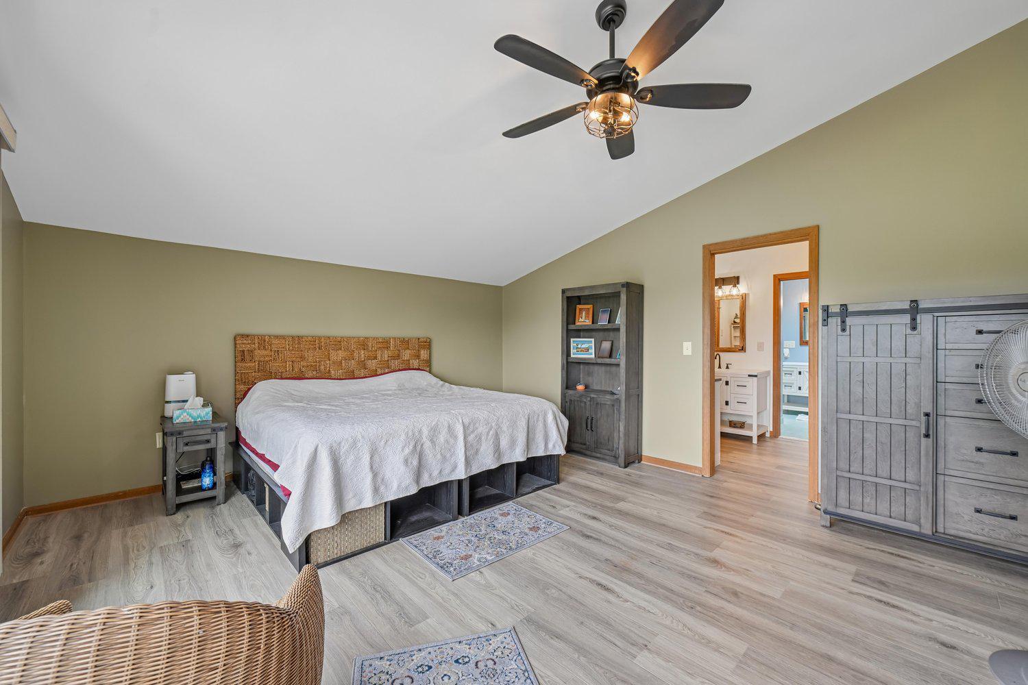 17401 Milltown Landing Road Brandywine, MD 20613 - Photo 46 of 96 Primary bedroom with vaulted ceiling charm.