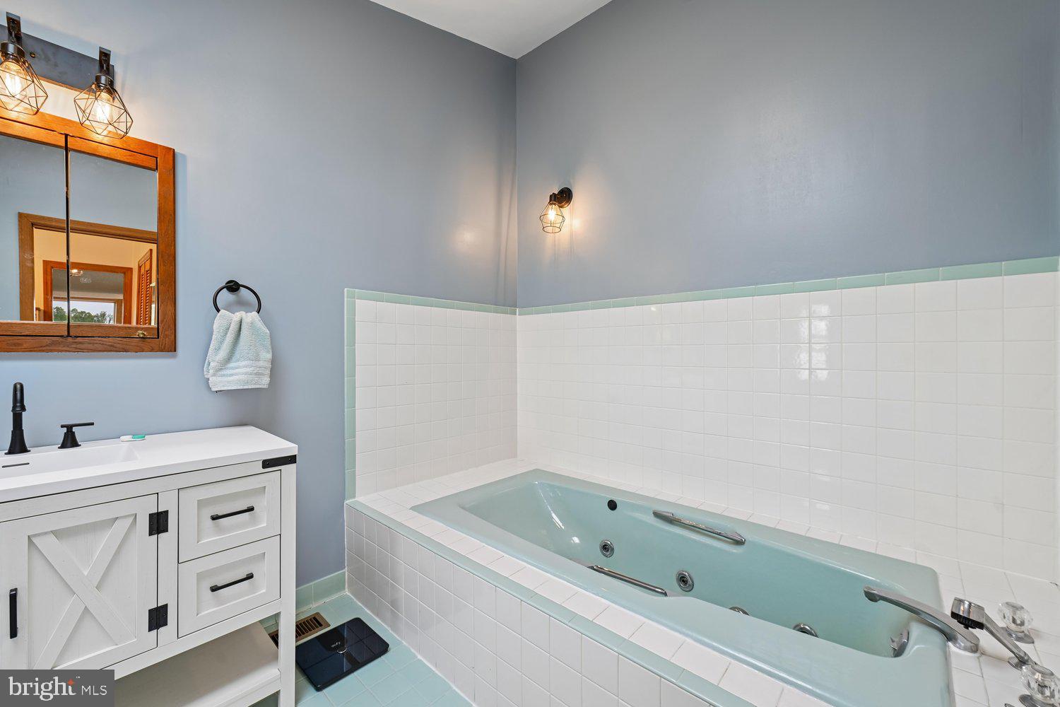 17401 Milltown Landing Road Brandywine, MD 20613 - Photo 50 of 96 Serene bathroom with modern accents.