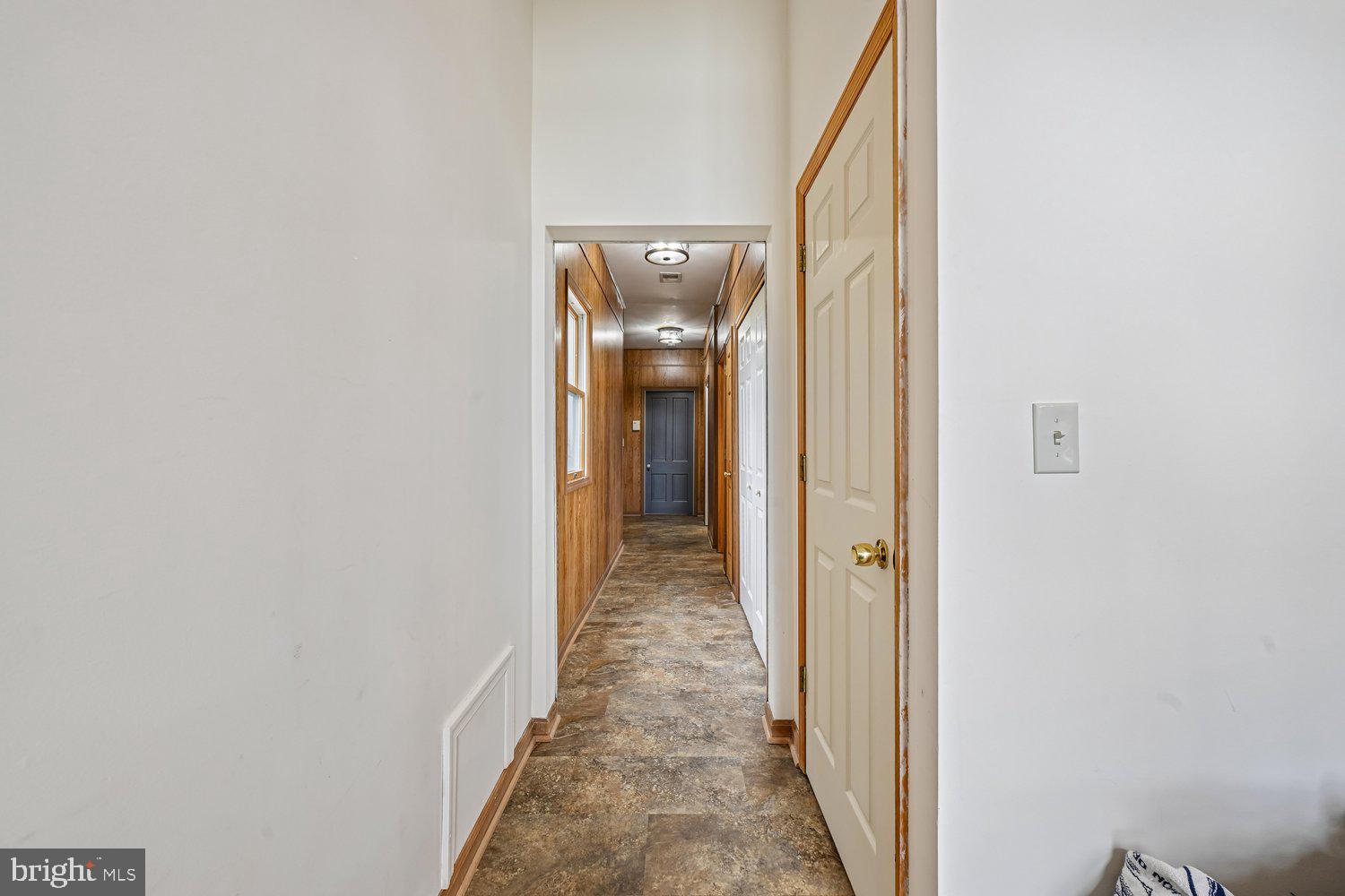17401 Milltown Landing Road Brandywine, MD 20613 - Photo 57 of 96 Inviting hallway with warm wooden accents.