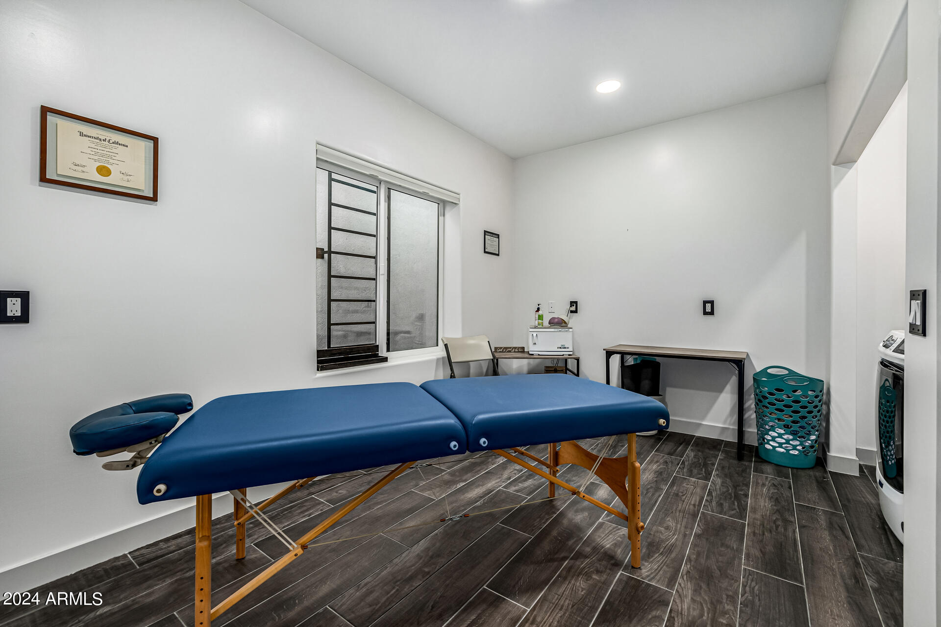 1829 West Cloud Road Phoenix, AZ 85086 - Photo 58 of 137 a view of a workspace with furniture