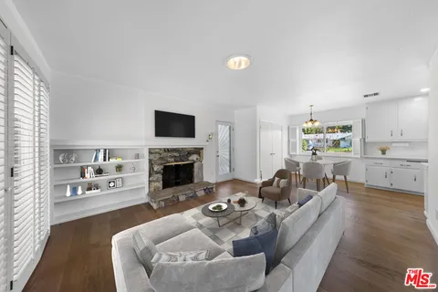 $1,295,000 | 9413 La Reina Place, Tujunga, CA 91042