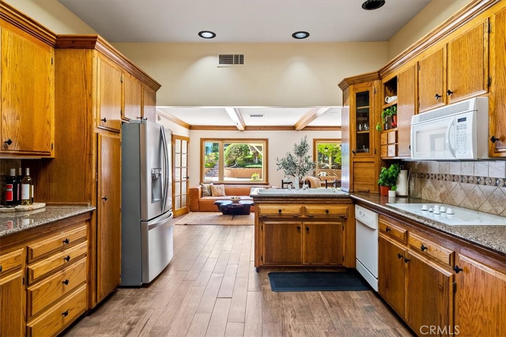 115 Fairview Lane Paso Robles, CA 93446 - Photo 12 of 26 a kitchen with stainless steel appliances a sink cabinets and wooden floor