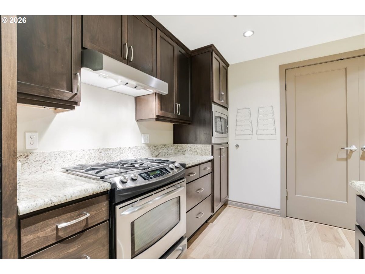 2454 Northwest Westover Road, Unit 102 Portland, OR 97210 - Photo 11 of 32