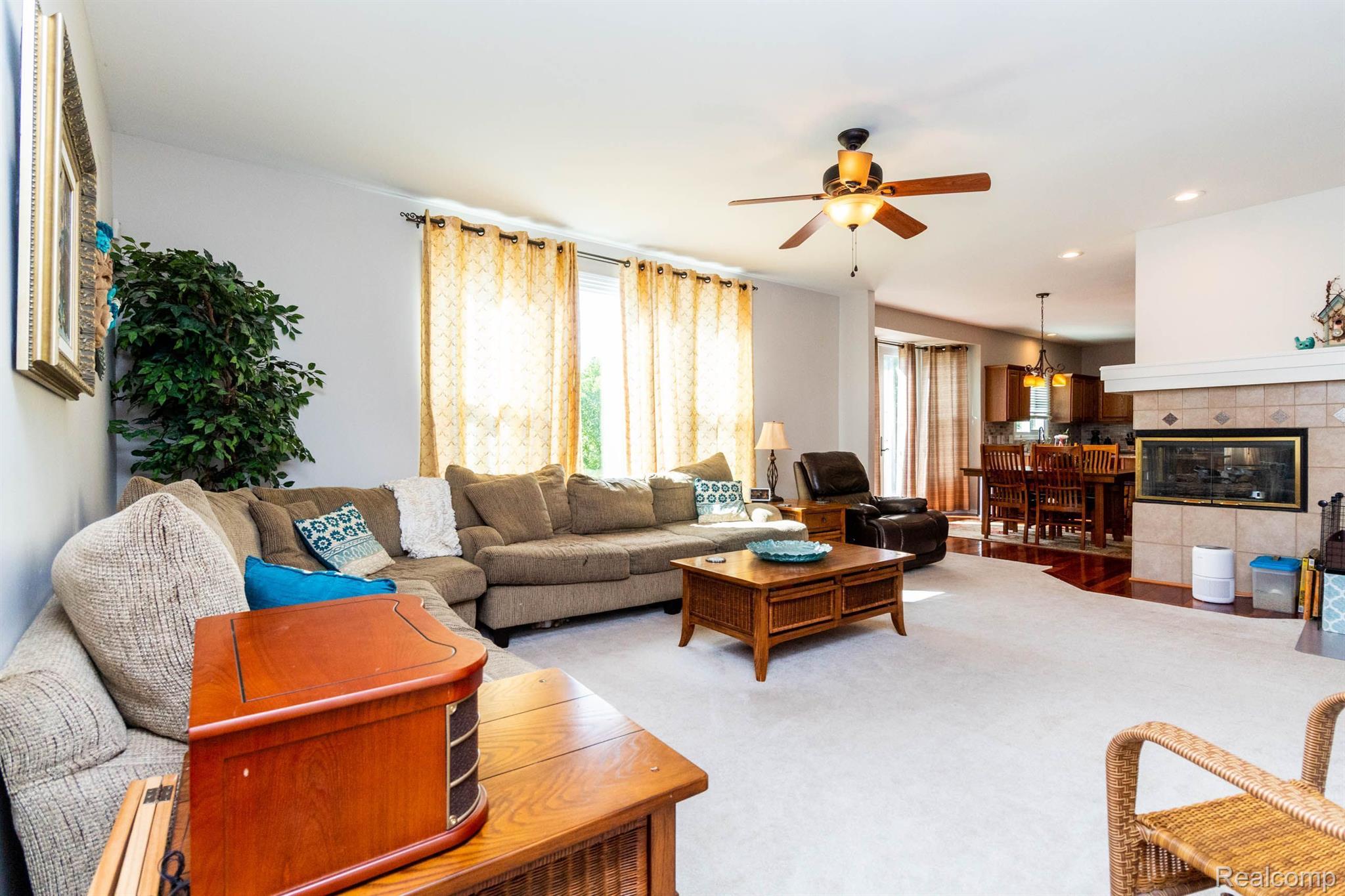 4020 Calumet Drive Rochester, MI 48306 - Photo 7 of 36 Living room