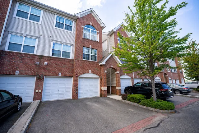 $3,400 | 88 Lyon Court, Jersey City, NJ 07305