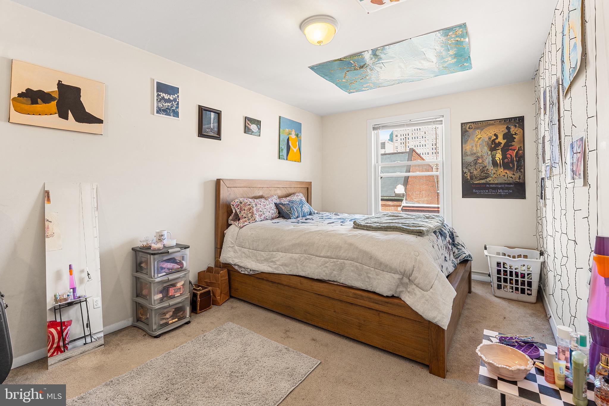 1712 Pine Street Philadelphia, PA 19103 - Photo 28 of 33 a bedroom with a bed and a couch