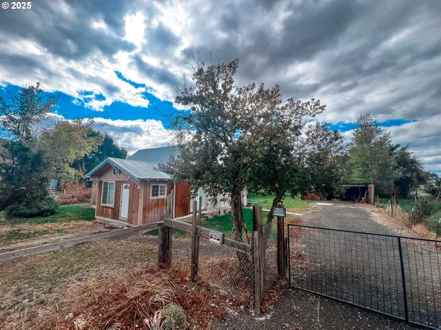 $199,999 | 809 Ingle Street, Mount Vernon, OR 97865