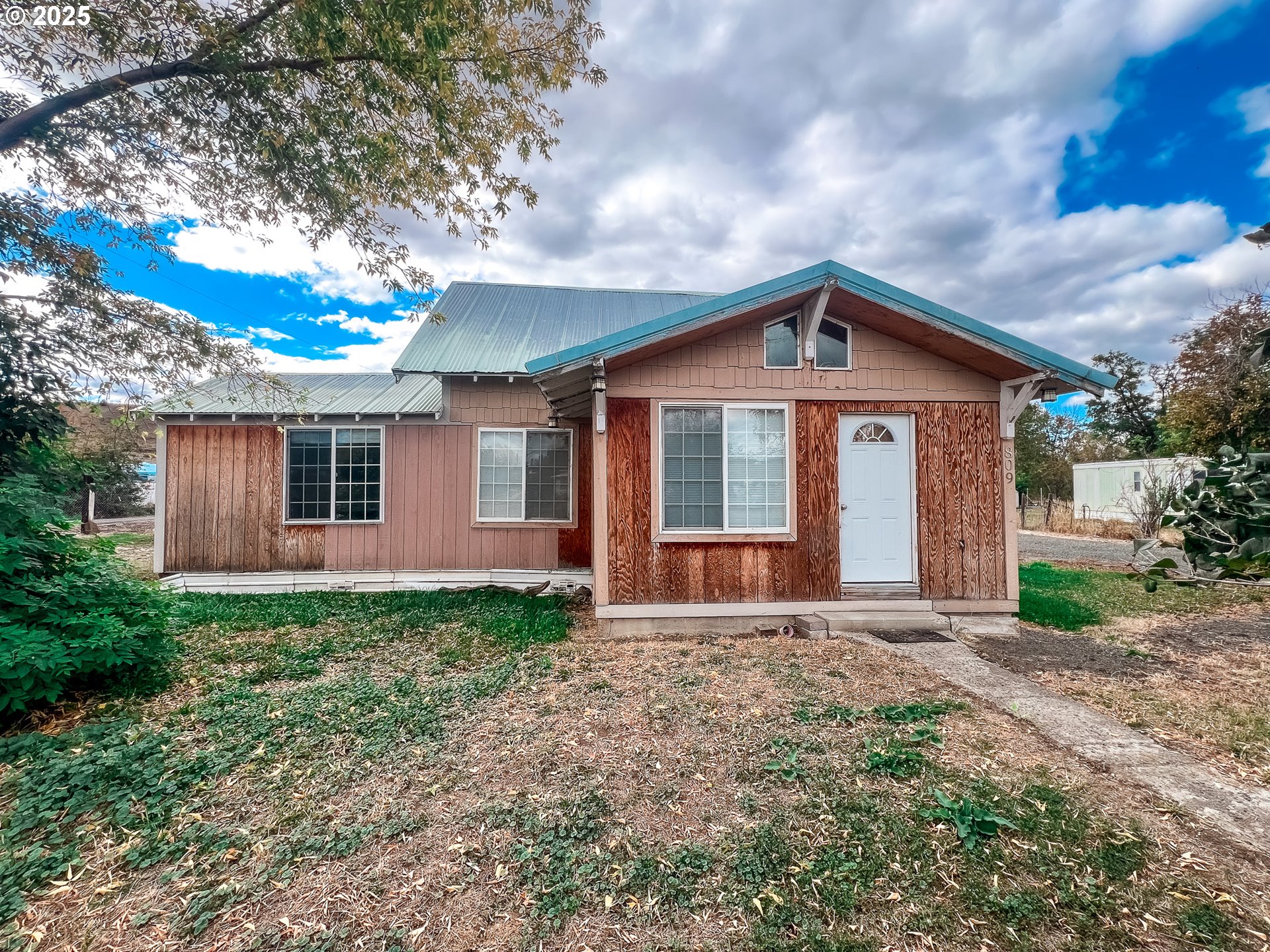 809 Ingle Street Mount Vernon, OR 97865 - Photo 3 of 34