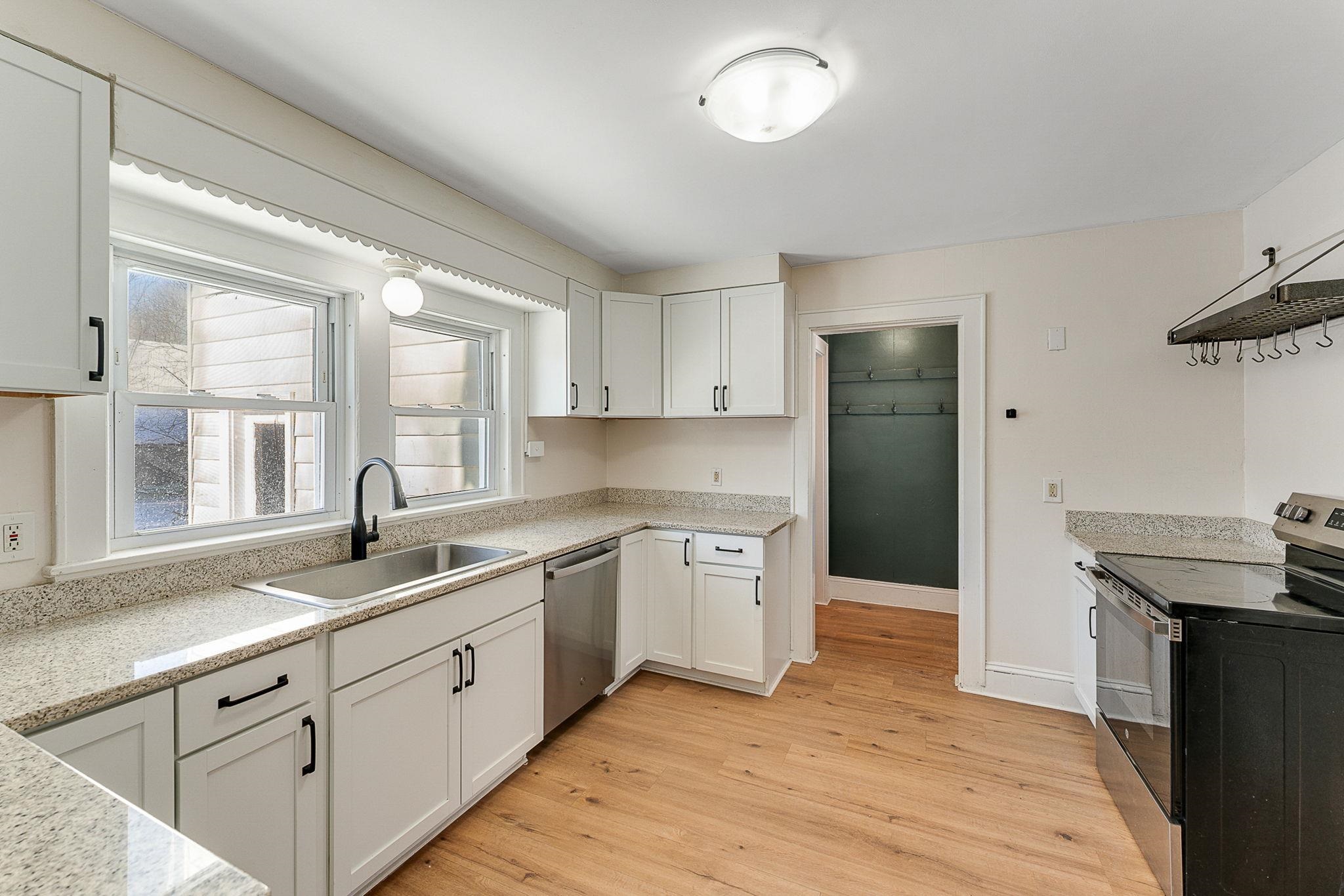 39 Evergreen Drive Berlin, VT 05641 - Photo 8 of 37