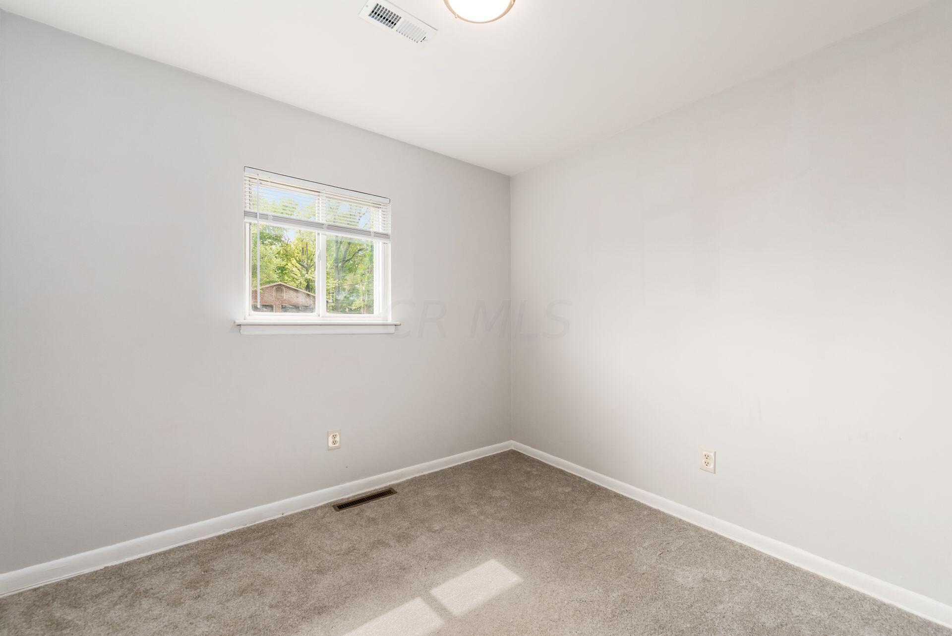 1590 Liscomb Road Columbus, OH 43207 - Photo 13 of 26 014_1b5_W 1590 Liscomb Rd-034